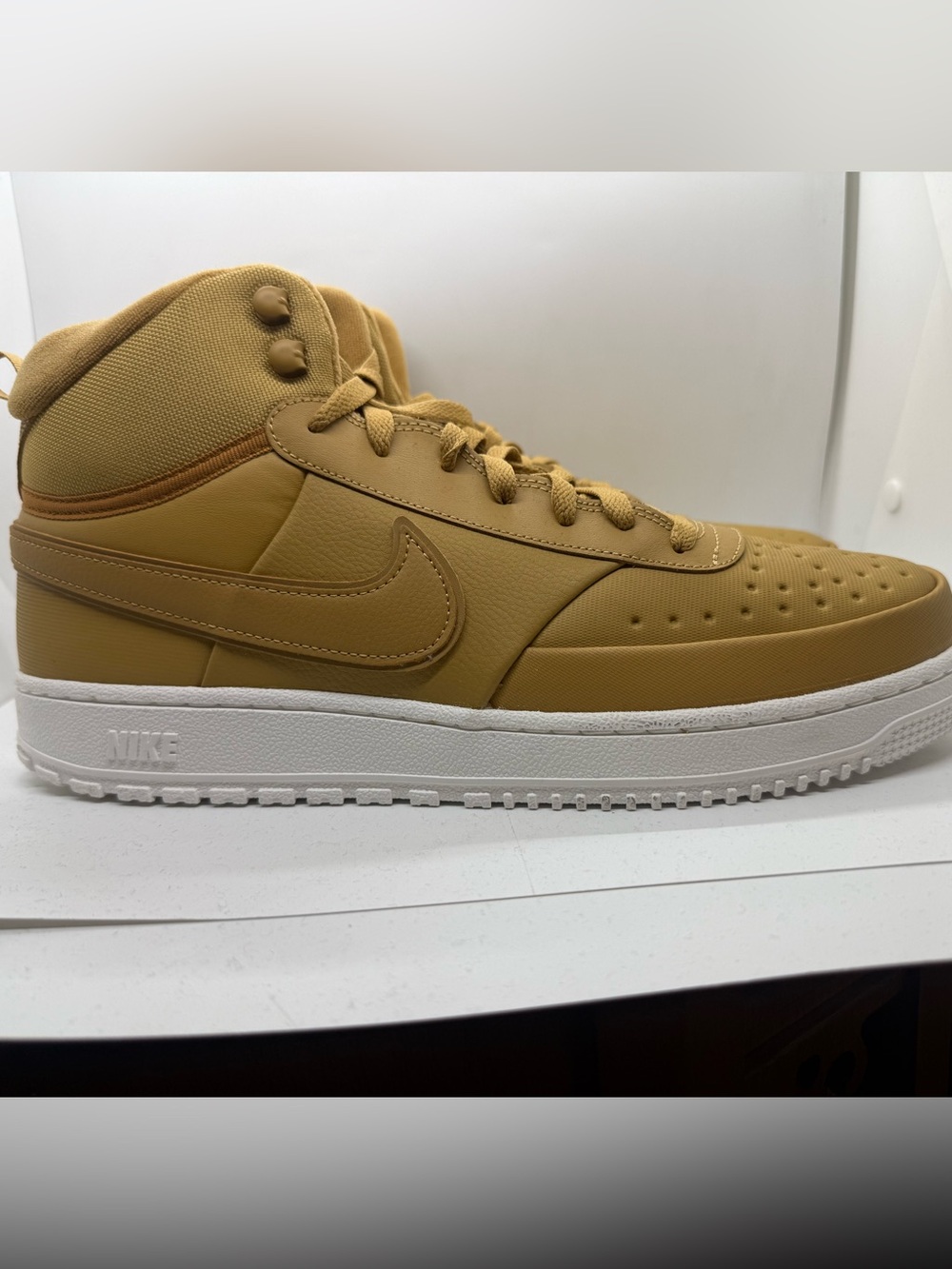 Nike Men’s Mid-Top Sneakers gold